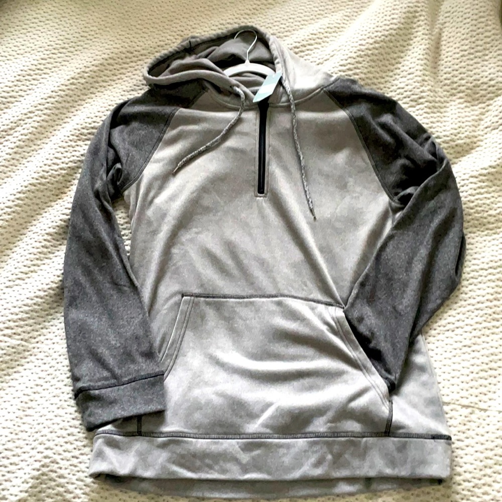 Gray BKE men’s sweatshirt